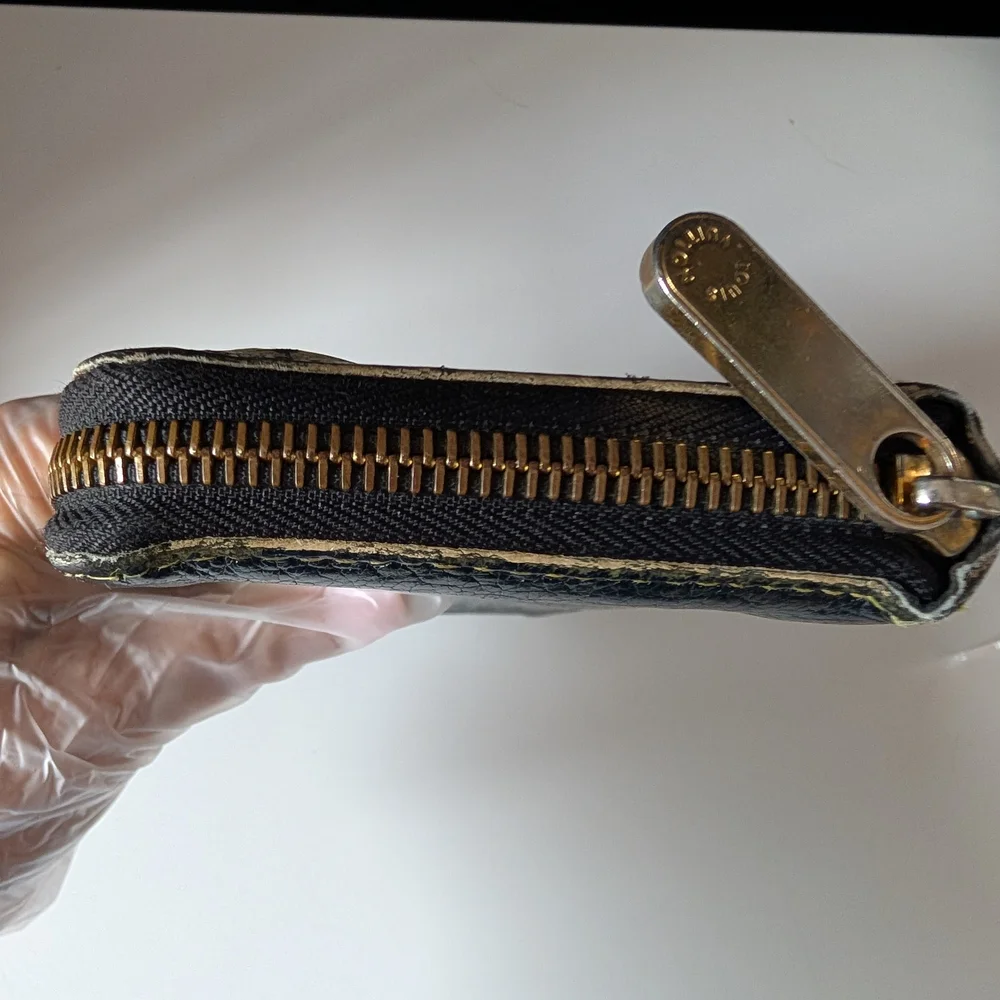 Louis Vuitton Black Suhali Leather Zippy Wallet